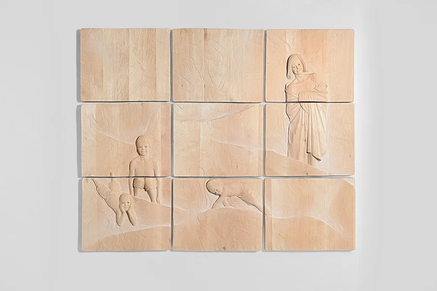 Neunteiliges Relief mit Kinderfiguren — Relief, Holz, gefasst