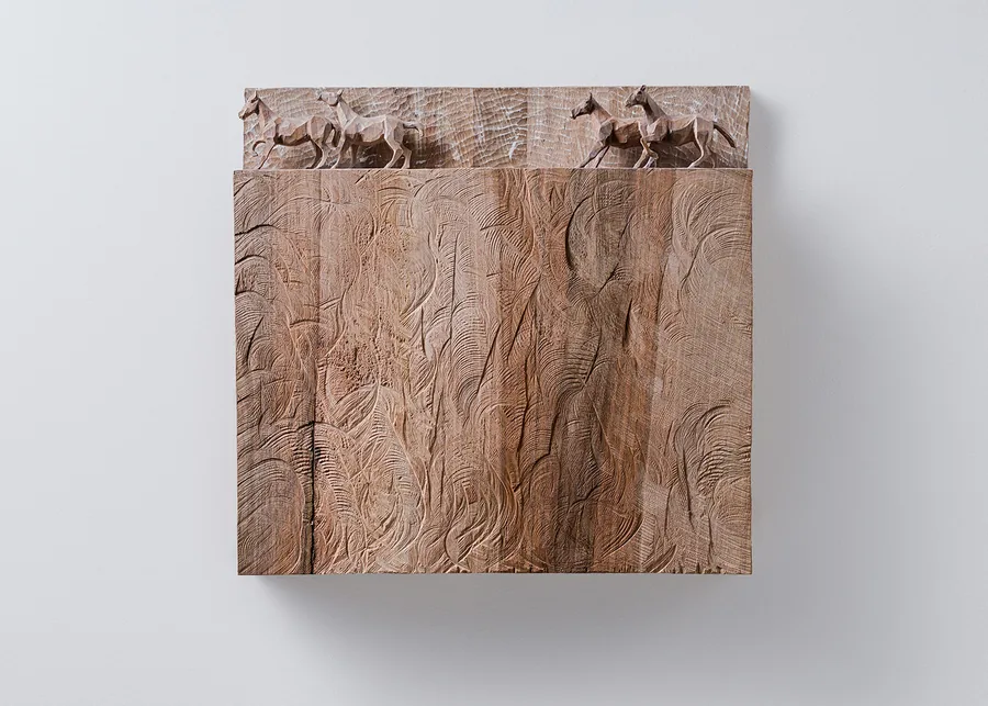 Wild Horses — Relief, Nussholz · 53 × 38 cm
