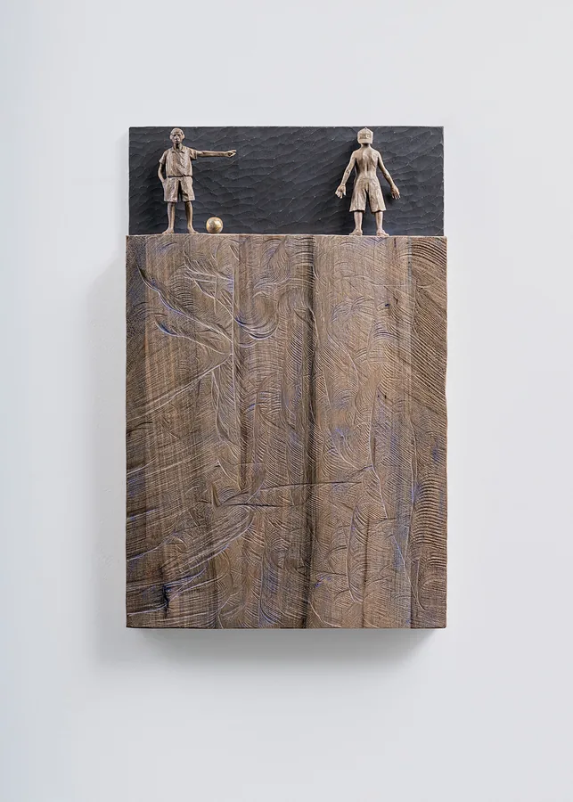 Last Chance — Relief, Nussholz · 60 × 39 cm